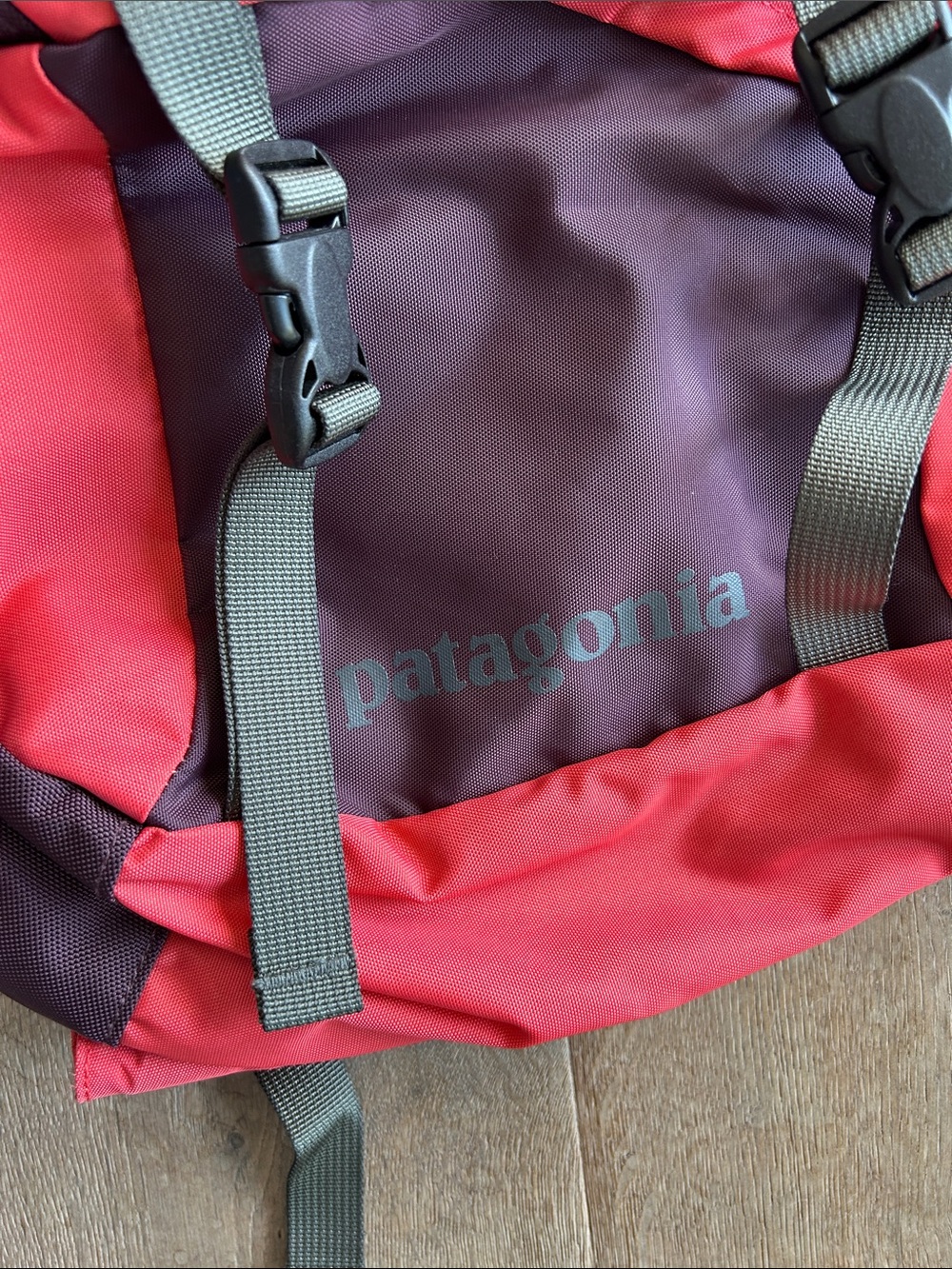 Patagonia Red and Burgundy Sling Belt Bag - Picture 2 of 4